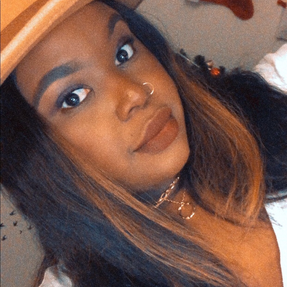 Meet your Posher, Courtne